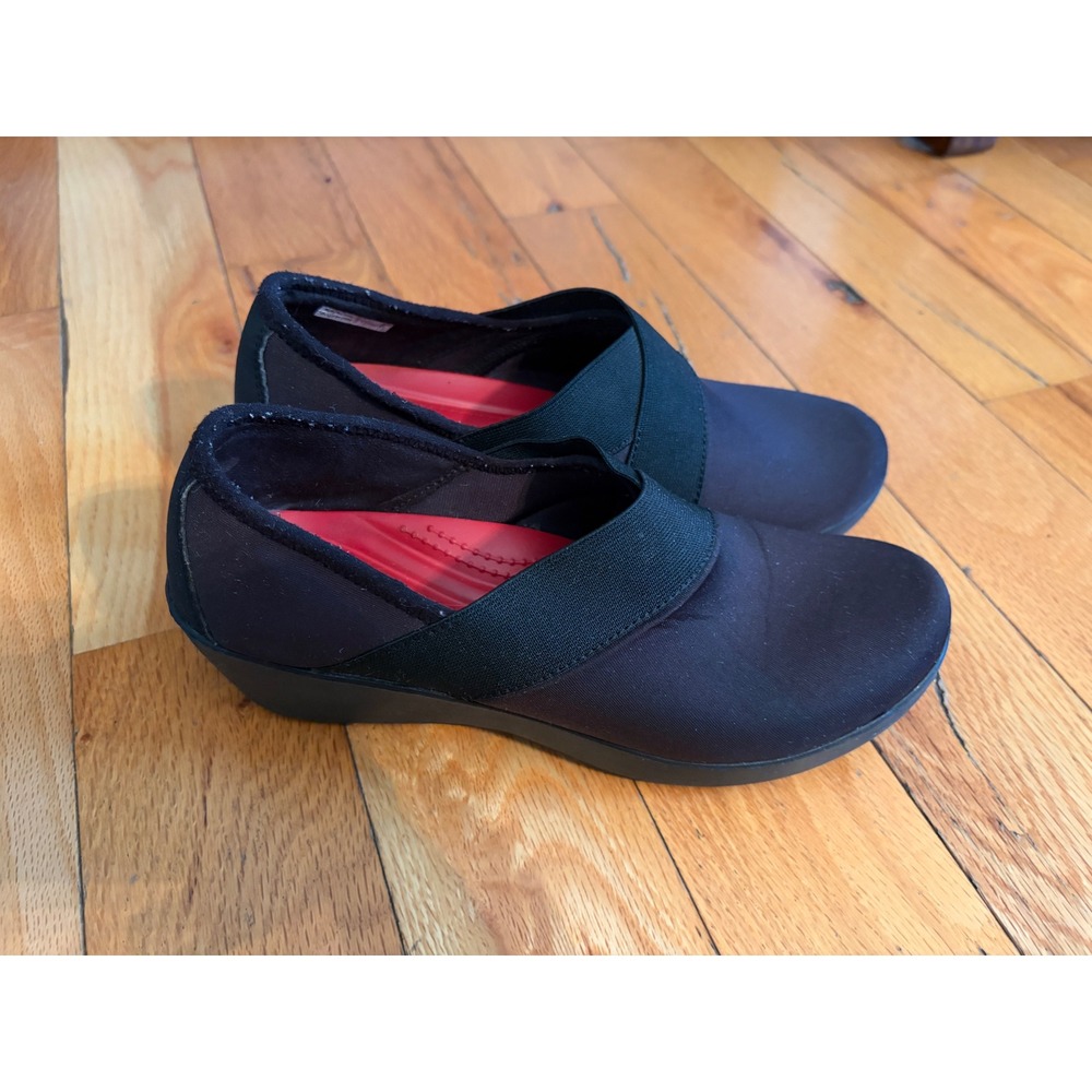 Crocs Women's Busy Day Stretch Wedge shoes black size 7